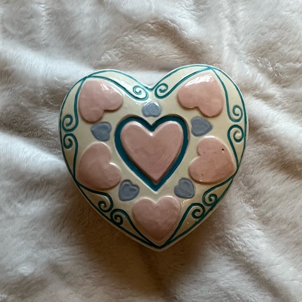 Glass heart with lid, great for jewelry and small keepsakes